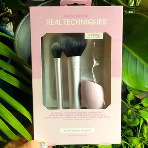 8) Real Techniques Makeup Brush